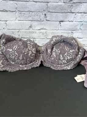 Victoria’s Secret Lace Underwire Bra in Dusty Lavender